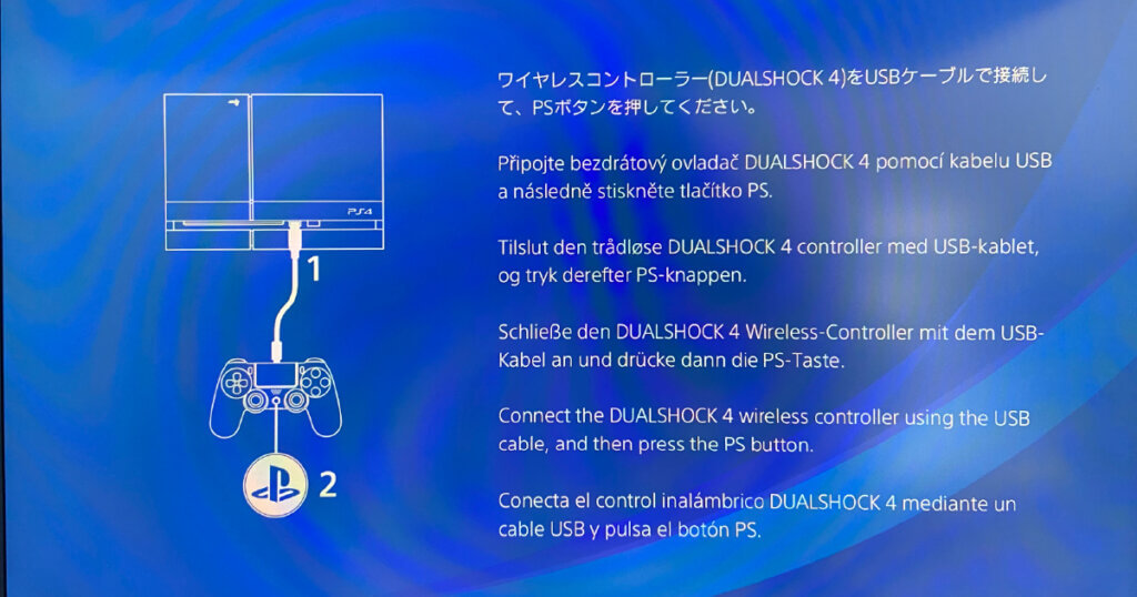 ワイヤレスコントローラー(DUALSHOCK 4)をUSBケーブルで接続して、PSボタンを押してください。