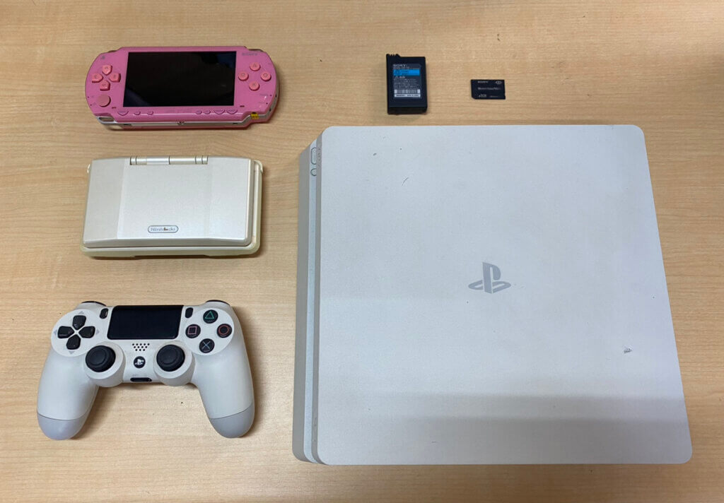 PS4本体、PSP本体、DS本体、コントローラー、周辺機器を計6点買取しました！