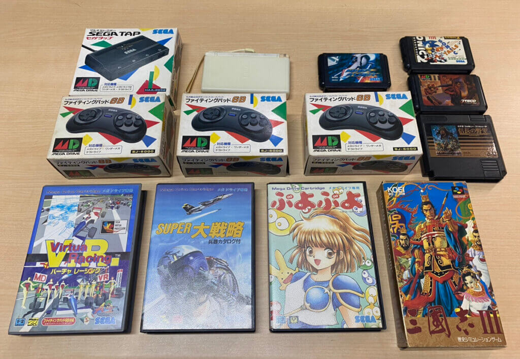 DSLite本体、コントローラー、周辺機器、ソフトを計13点買取しました！