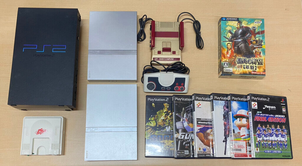 PS2 本体、PCエンジンmini 本体、ミニファミリーコンピュータ 本体、コントローラー、ソフトを計13点買取しました！