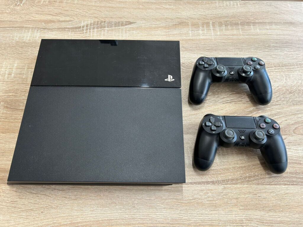 PS4本体、コントローラーを計3点買取しました！